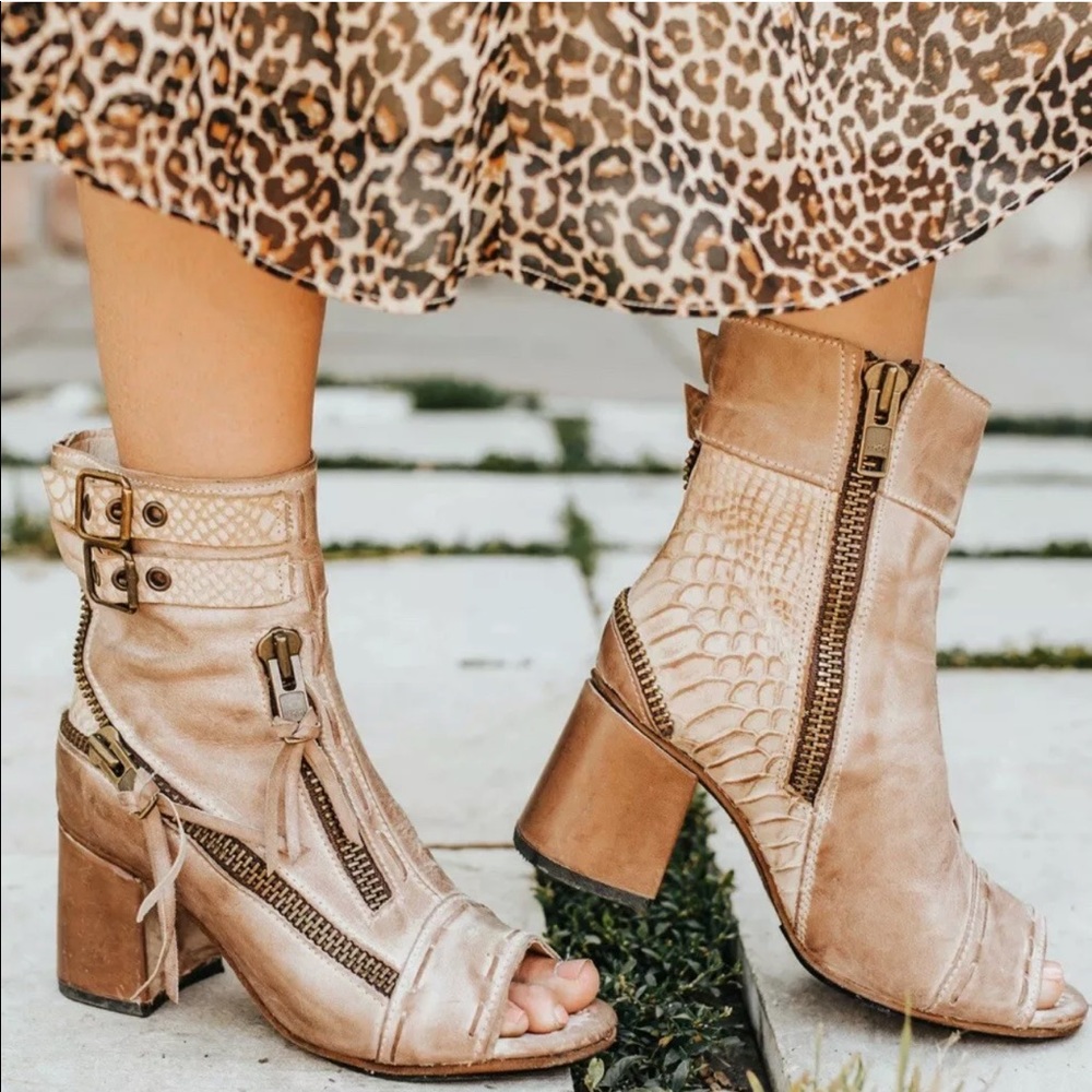 Freebird Zombi Leather Booties Taupe size 8 38